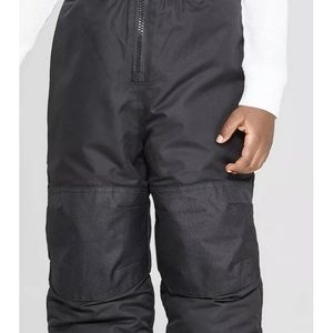 Cat& jack toddler snowsuit. New 
Size 2T.